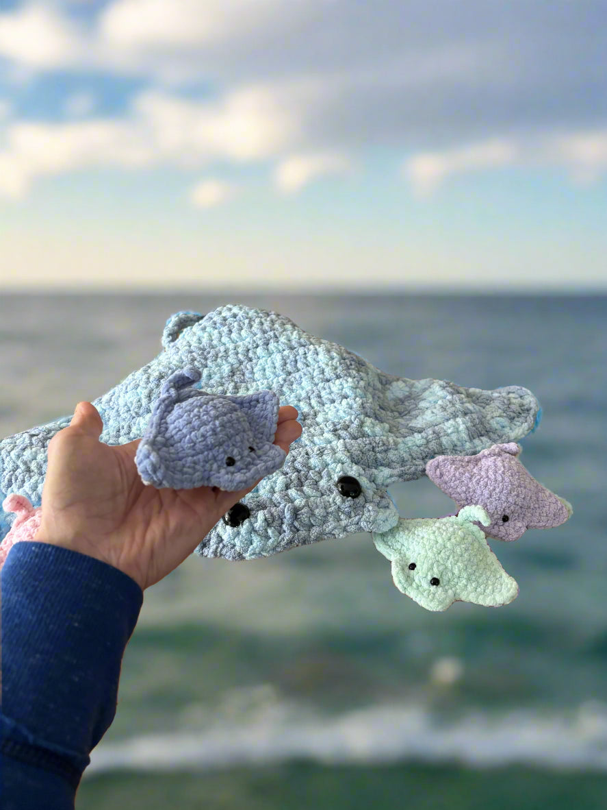 Crochet Manta Ray with mini rays