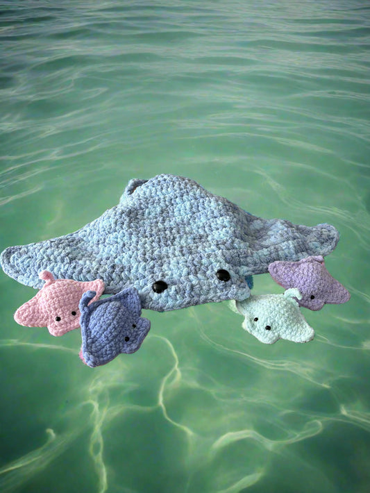 Crochet Manta Ray with mini rays